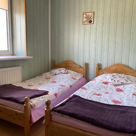Ośrodek Jeździecki Bronków Acomodação com café da manhã Exterior foto
